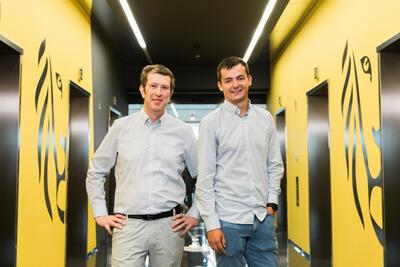 Foto van Group Sales & Marketing Manager Peter Muyssen en Marketeer Florin Decoster, Dewulf - genomineerd voor ‘Exporter of the Year 2023’